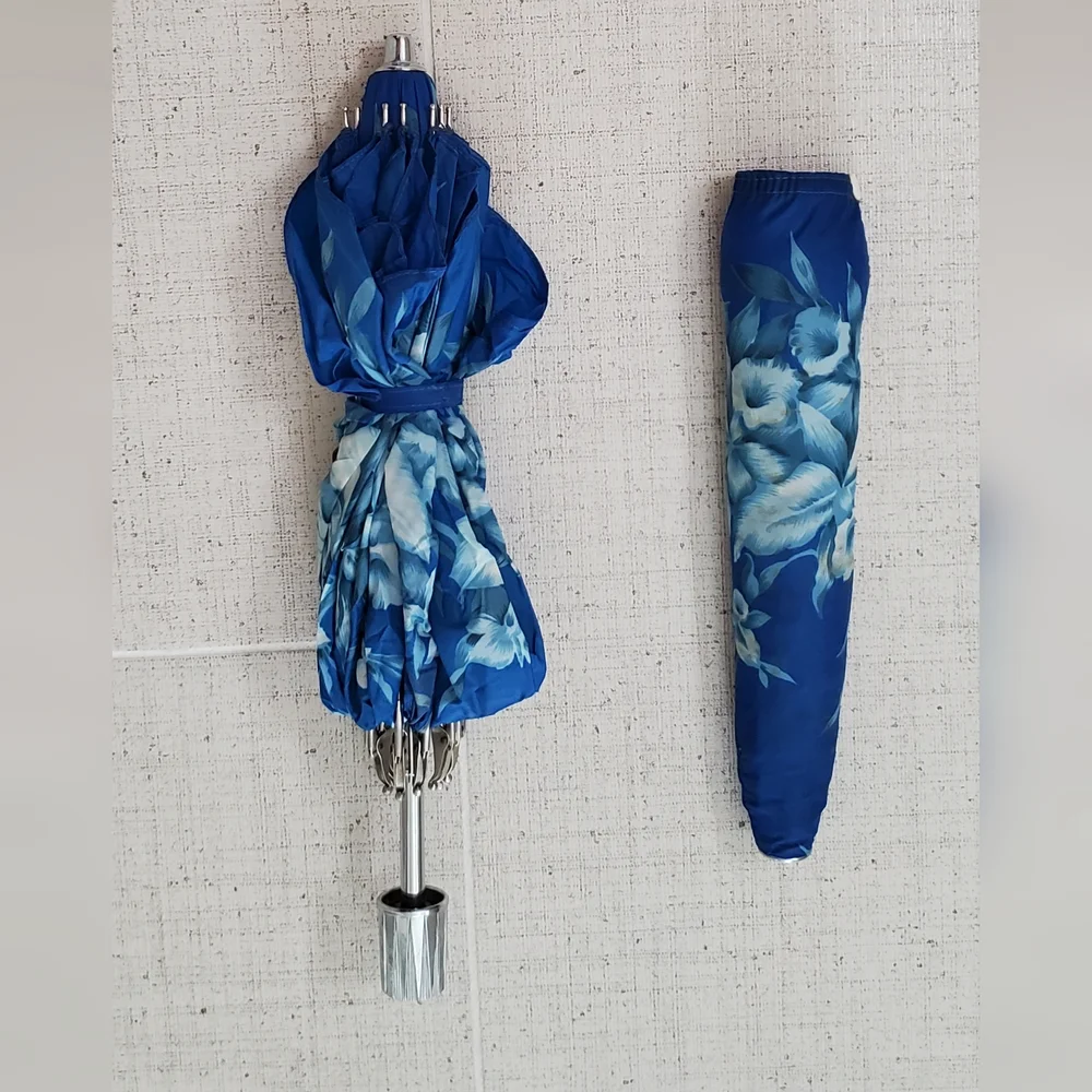 Vintage Floral Sun/Rain Umbrella, Bi-Fold, Made In Kwangchow, Blue,White, Nylon - Picture 12 of 14